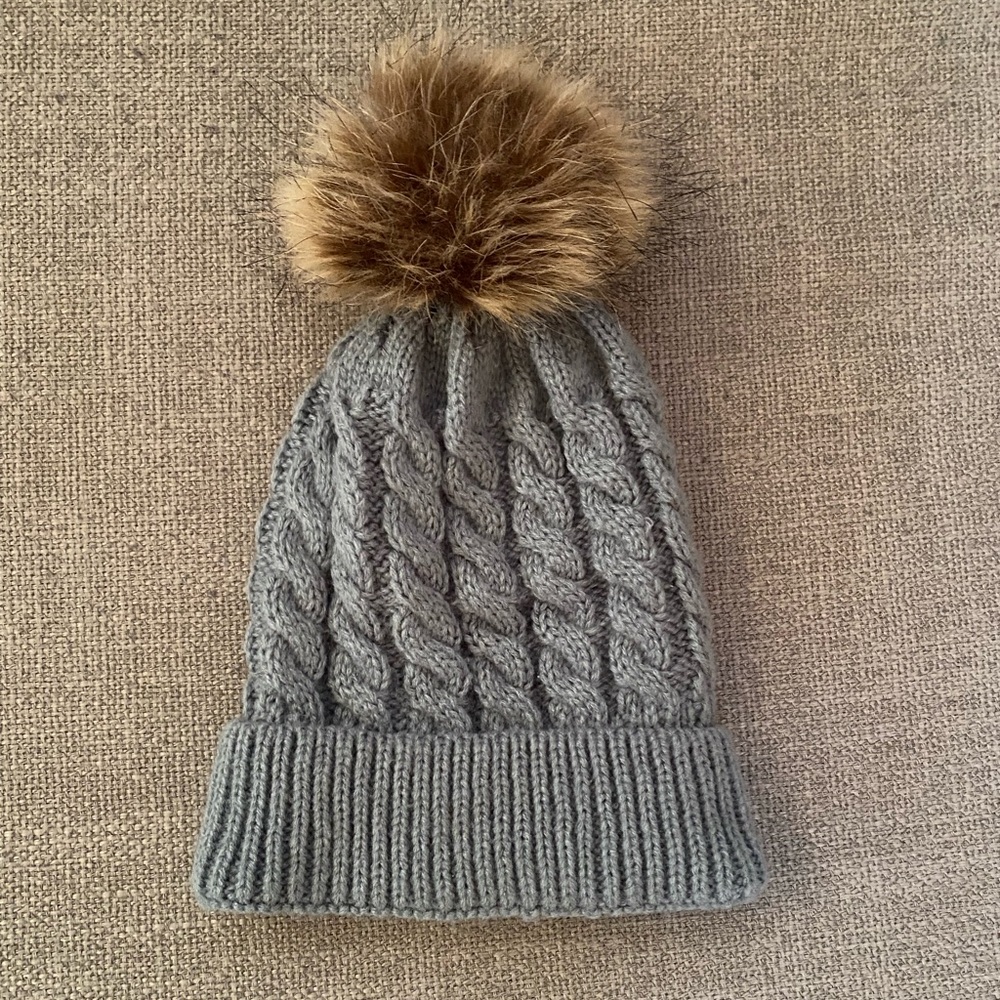 Cable knit pomom beanie - Picture 2 of 2